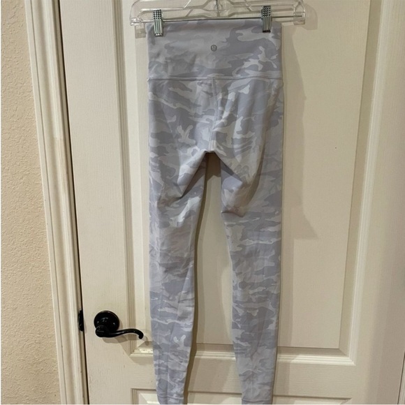 Lululemon women’s camo print leggings size 4 - Picture 6 of 7